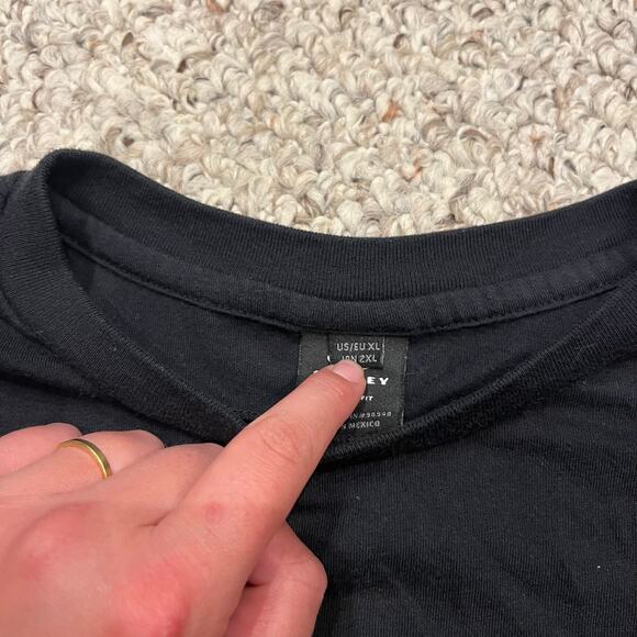 Oakley Short Sleeve Graphic Tee Black Sz M Cotton Casual - Picture 2 of 6